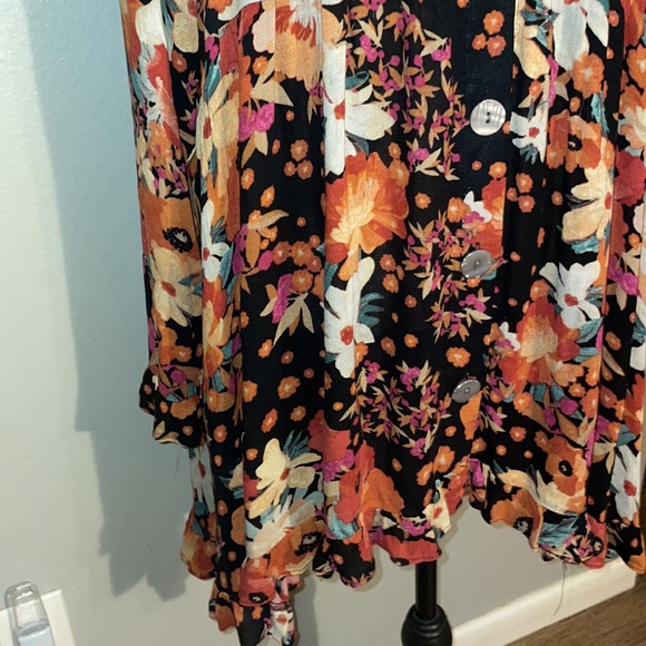 RACHEL ZOE OVERSIZED BUTTON DOWN SMOCK TOP. - Picture 6 of 8